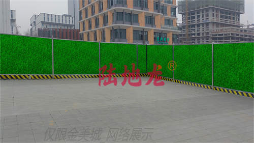 陆地龙施工围挡生产厂家包运输吗？