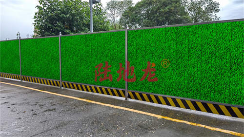 陆地龙围挡的警示反光条采用工程级还是反光膜